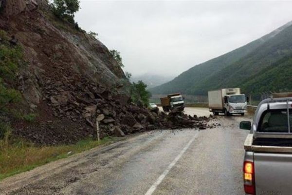 Bursa'da heyelan korkuttu