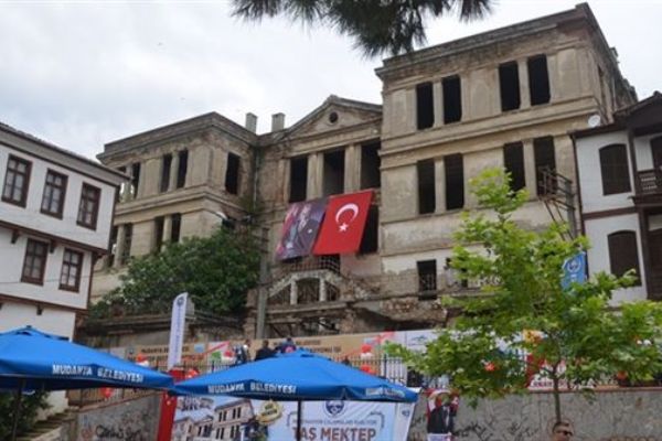 Tirilye Taş Mektep'te restorasyon çalışmaları başladı