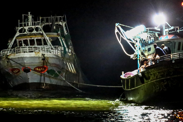 Akdeniz'de göçmen teknesi battı: 8 ölü, 100 kayıp
