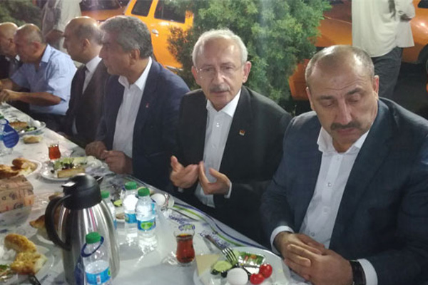 Kılıçdaroğlu taksicilerle sahur yaptı