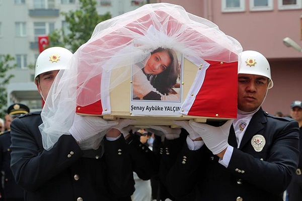 Aybüke öğretmen son yolculuğuna uğurlandı