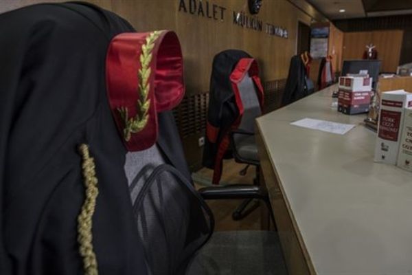 Darbeci savcı yazacağı mütalaayı 'imam'a sormuş