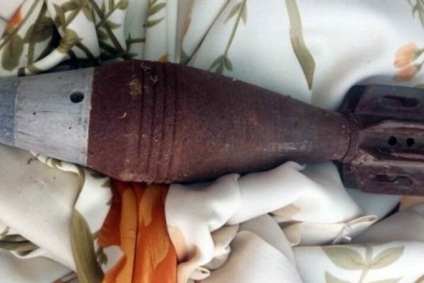 Balıkesir'de tadilat yaparken tavandan havan mermisi düştü