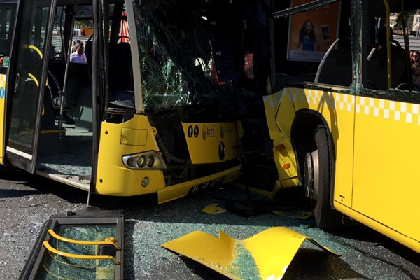Metrobüs sürücüsü hayatını kaybetti