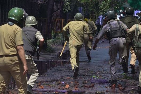 Hindistan ordusu Keşmirli sivilleri katletti