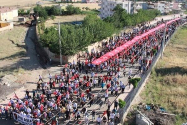 Kozluk, Aybüke öğretmen için yürüdü