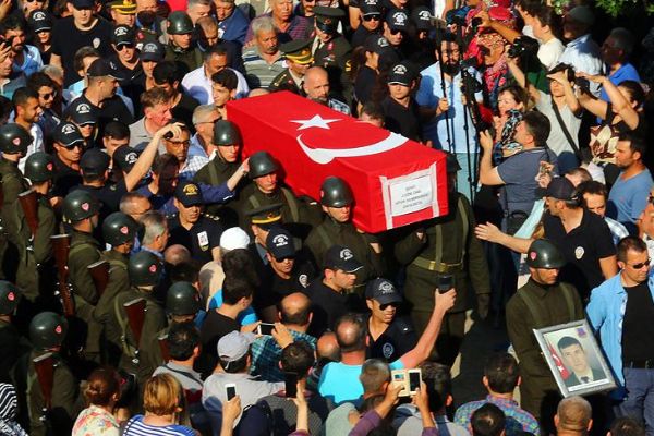 Şehit Jandarma Uzman Onbaşı Ufuk Demirkıran son yolculuğuna uğurlandı