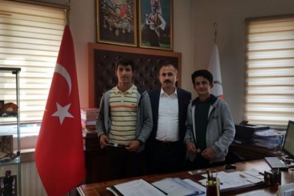 Zile'de imam hatipli öğrencilerden örnek davranış