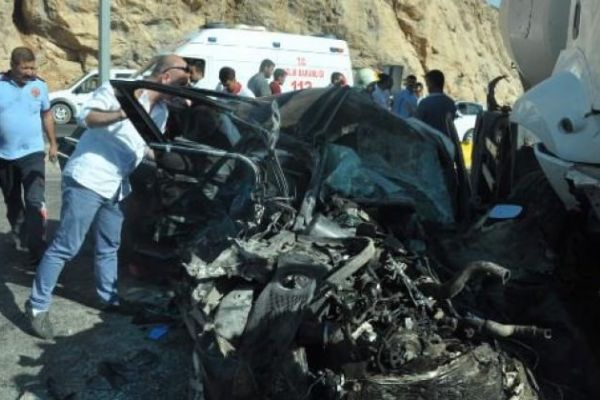 Mardin'de zincirleme trafik kazası: 2 ölü, 13 yaralı