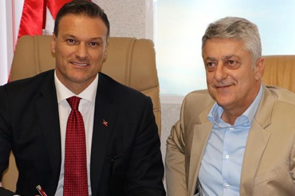 Alpay Özalan, Samsunspor'la 3 yıllık anlaştı