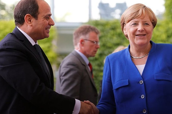 Sisi, Almanya'da Merkel'le görüştü