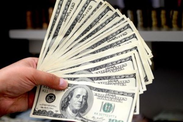 Dolar düşerek güne başladı