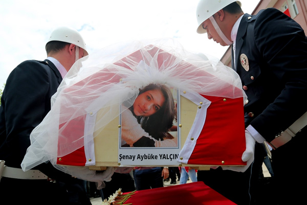 'Aybüke herkesi sakinleştirmek isterken vuruldu'