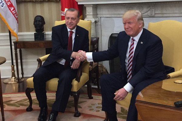 Erdoğan, Trump ile Katar'ı görüşecek