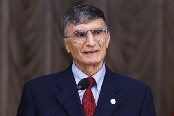 Prof. Dr. Sancar: Politika ile uğraşmayın, ilim yapın