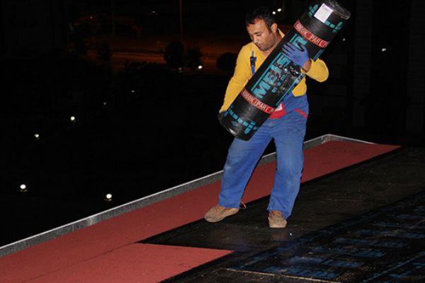 Aya çıkmayı hayal ediyordu, çatılardan inmiyor