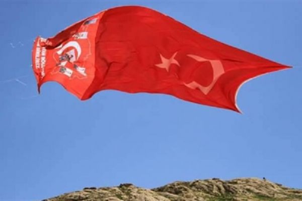 Kato Dağı zirvesine bayrak asan kişi Karadenizli çıktı