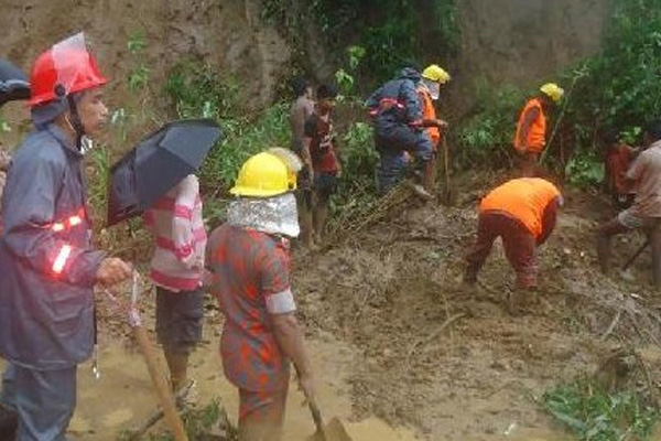 Bangladeş’te toprak kayması