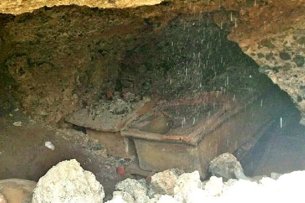 Cami inşaatında tarihi mezar bulundu