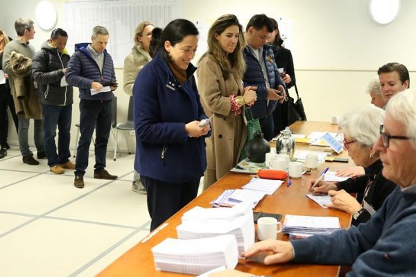 Hollanda'da 90 gündür hükümet kurulamadı