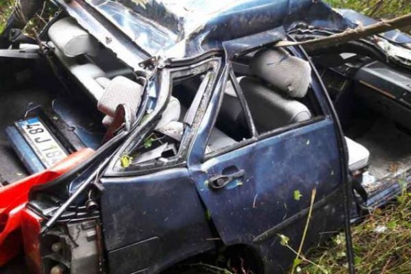 Muğla'da kontrolden çıkan otomobil şarampole yuvarlandı