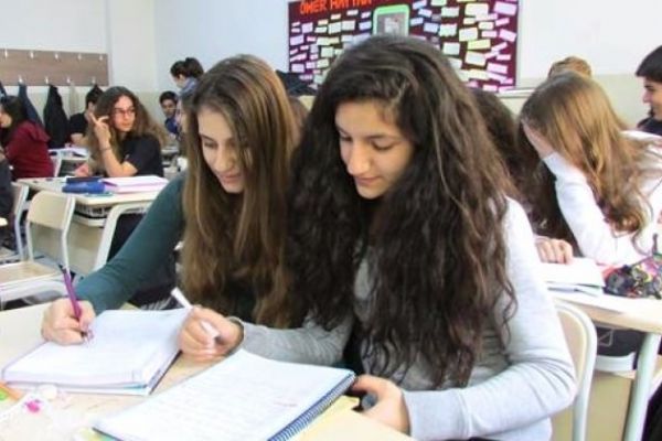 Liselerde haftalık ders saatlerinde değişiklik yapıldı!