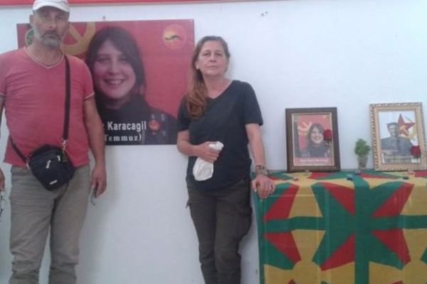 Kırmızı fularlı PKK'lının ailesi Kobani'de