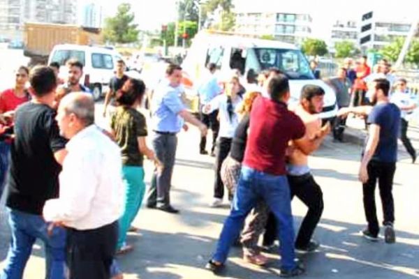 Adana'da kazada yaralananların yakınları dehşet saçtı!