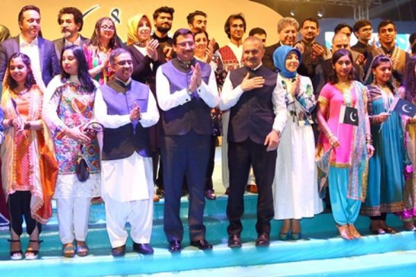 Sahne dost ülke Pakistan'ın