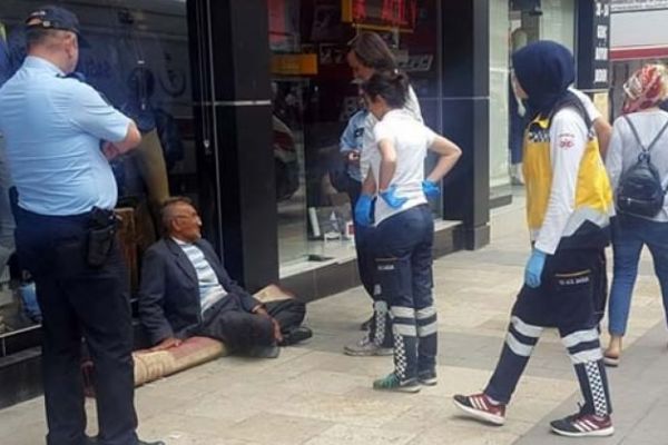 Denizli’de halısıyla beraber hastaneye kaldırıldı!