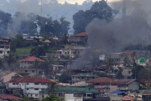Filipinler'de çatışma sonrası sokaklar ceset doldu