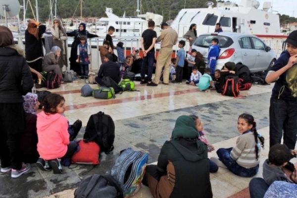 İzmir'de 59 kaçak yakalandı