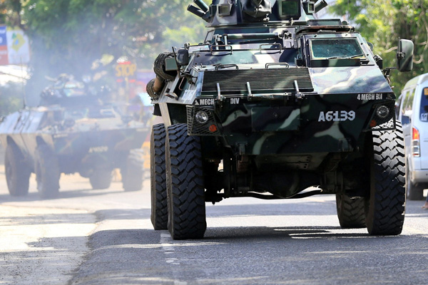 Filipinler kan gölü oldu!