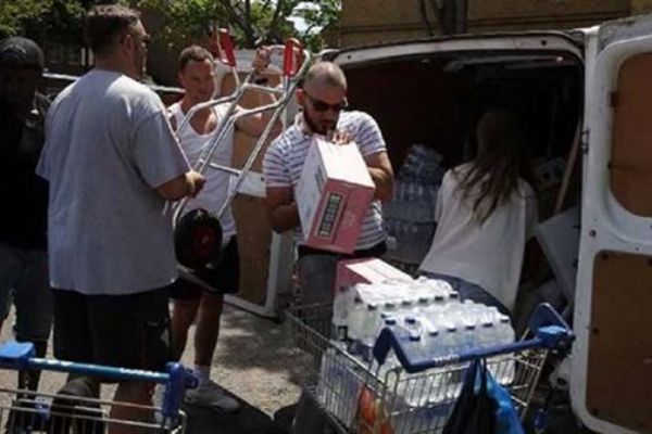 Londra'da cami yardım merkezine dönüştürüldü