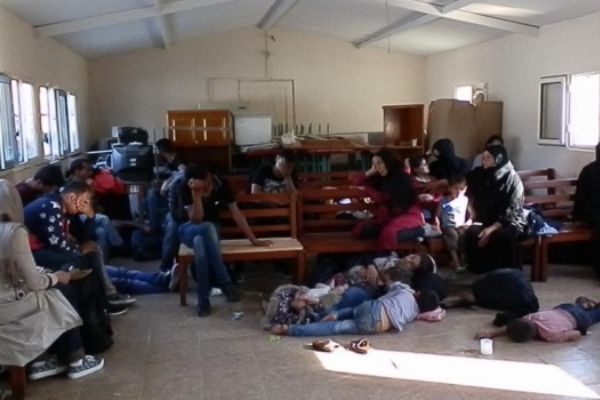 İzmir Foça'da Suriyeli 50 kaçak yakalandı