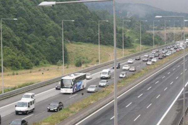 Sakarya TEM otoyolunun bir kısmı onarım çalışmasına alındı