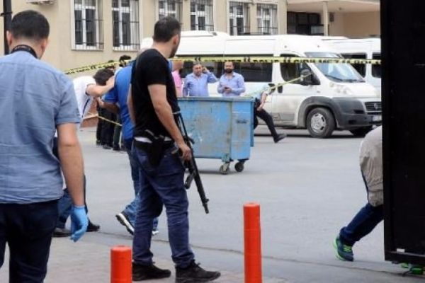 Okul bahçesinde çatışma! Yaralılar var