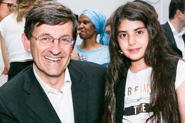 Türkiye Vodafone Vakfı'nın ''Yarını Kodlayanlar'' projesiyle hayatı değişen Esra Londra'nın yıldızı oldu