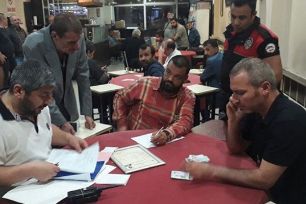 Mersin'de kumar operasyonu: 64 kişi suçüstü enselendiler