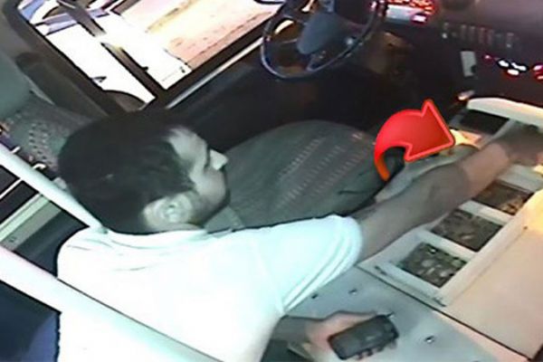 Bursa'da minibüsteki paraları çalarak kayıplara karıştı