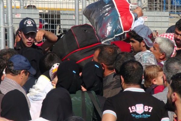 Sayı 10 bini geçti! Akın akın gidiyorlar