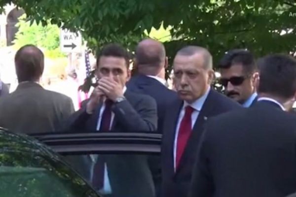 Amerika polisi: Erdoğan'a taşla saldıracaklardı