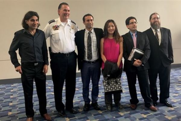 Washinton polisinden PKK yandaşlarıyla hatıra resmi