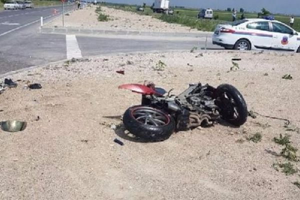 Konya'da motosiklet, traktöre çarptı; 1 ölü, 1 yaralı
