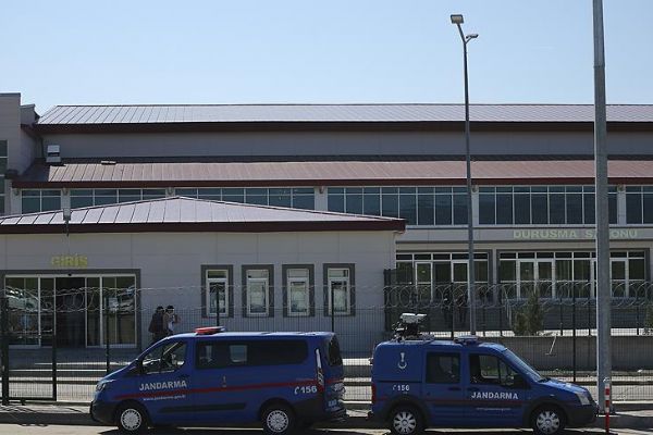 'Gülen'den şikayetçi misiniz' sorusuna duraksayıp yanıt vermedi