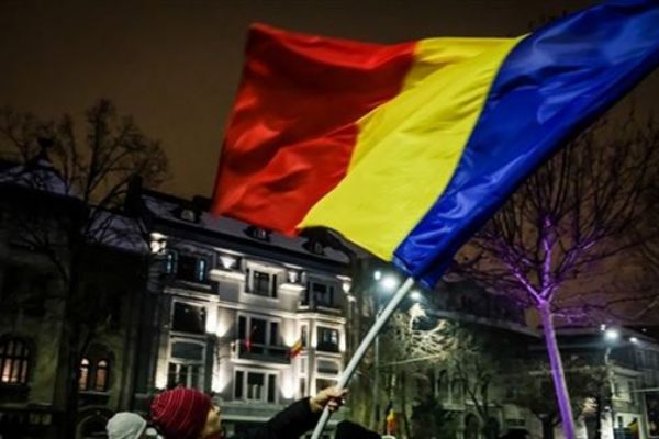 Romanya yeni siyasi krizin eşiğinde