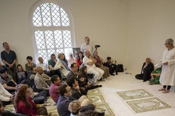 Darbeci FETÖ rezaleti! Kilisede İslam'la alay ettiler