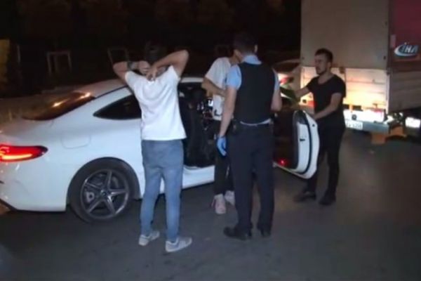 Mecidiyeköy'de polis uygulaması