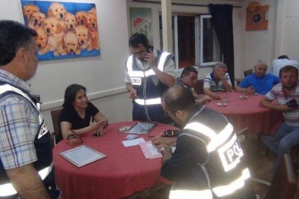 Bursa'da derneklere kumar operasyonu: 3 kişi gözaltında
