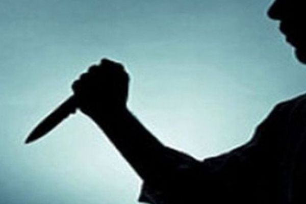 Seyyar satıcı zabıtaya bıçak çekti